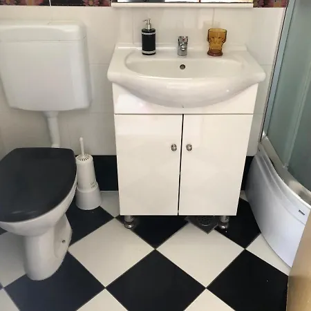 Apartmani Komiza *